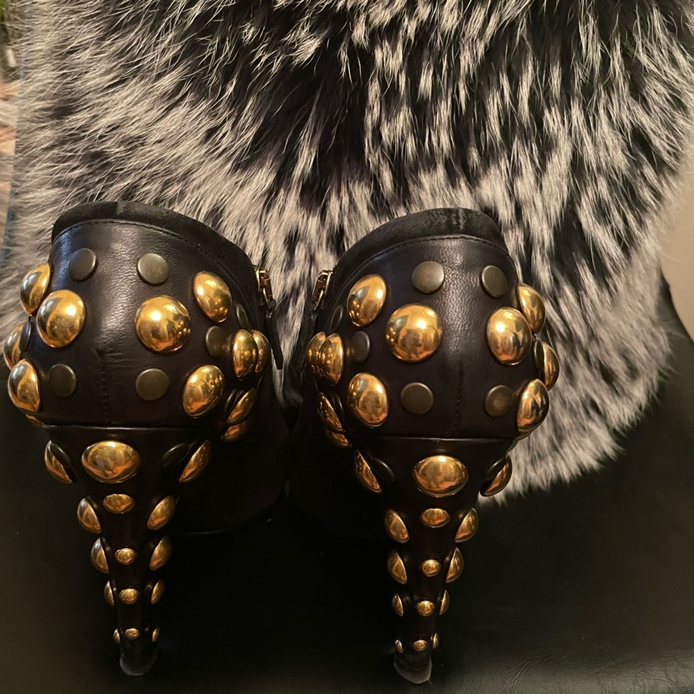 GUCCI BLACK SUEDE STUDDED ROUND TOE ANKLE BOOT SIZE 38.5